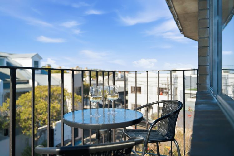 Paddington Studio w/ Balcony & Parking Near CBD
