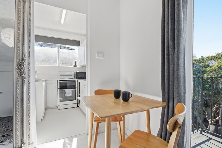 Paddington Studio w/ Balcony & Parking Near CBD