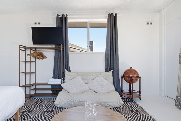 Paddington Studio w/ Balcony & Parking Near CBD