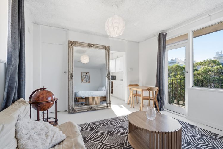 Paddington Studio w/ Balcony & Parking Near CBD