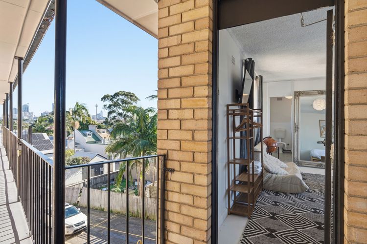 Paddington Studio w/ Balcony & Parking Near CBD