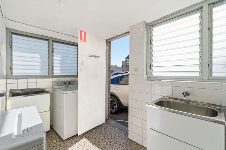Paddington Studio w/ Balcony & Parking Near CBD
