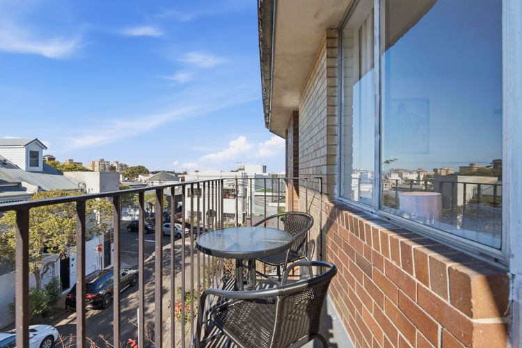 Paddington Studio w/ Balcony & Parking Near CBD