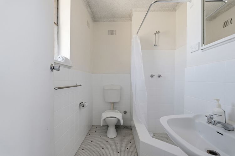 Paddington Studio w/ Balcony & Parking Near CBD