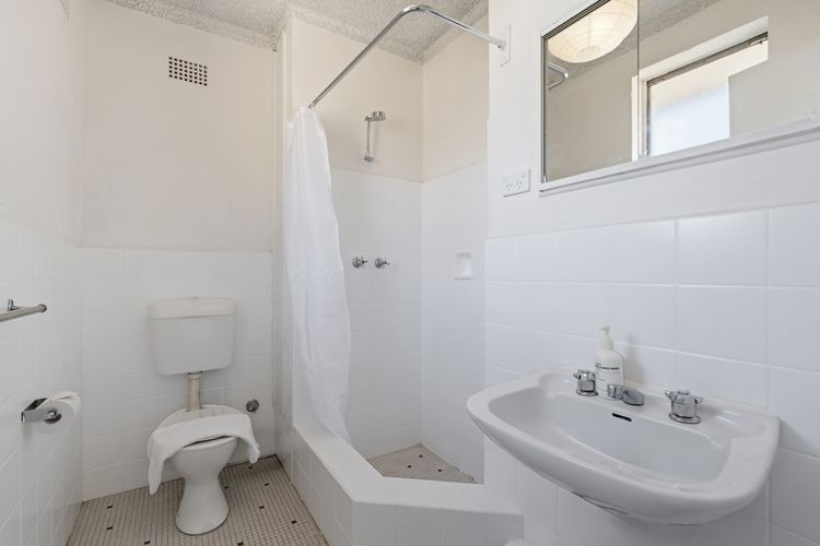 Paddington Studio w/ Balcony & Parking Near CBD