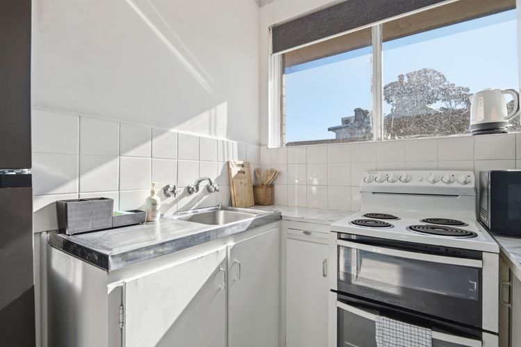 Paddington Studio w/ Balcony & Parking Near CBD