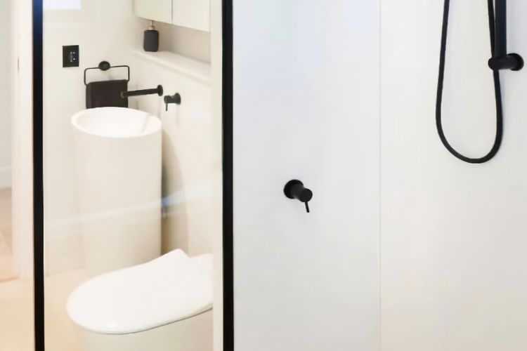 Modern Coogee Apt w/ Lift, Parking & Balcony