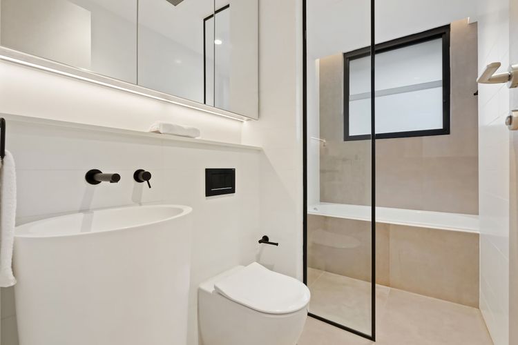 Modern Coogee Apt w/ Lift, Parking & Balcony