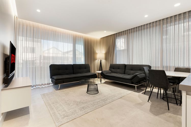 Modern Coogee Apt w/ Lift, Parking & Balcony
