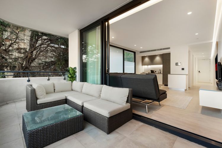 Modern Coogee Apt w/ Lift, Parking & Balcony