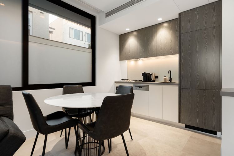 Modern Coogee Apt w/ Lift, Parking & Balcony