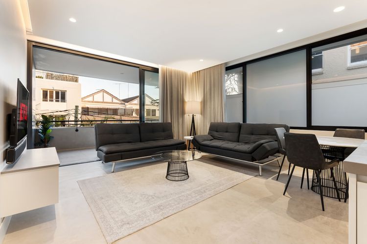 Modern Coogee Apt w/ Lift, Parking & Balcony