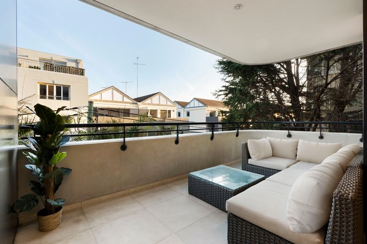 Modern Coogee Apt w/ Lift, Parking & Balcony