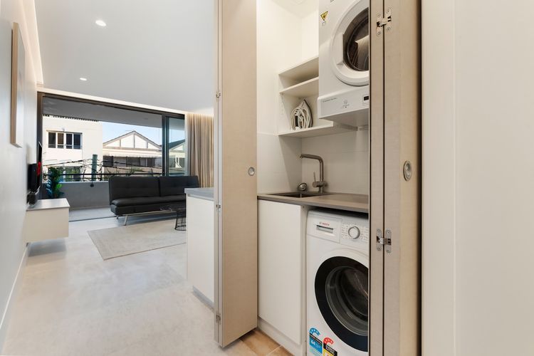 Modern Coogee Apt w/ Lift, Parking & Balcony