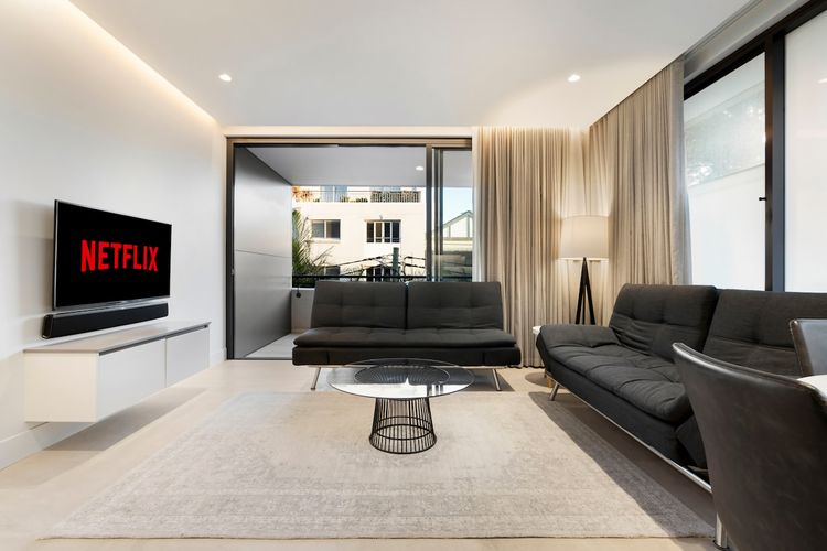 Modern Coogee Apt w/ Lift, Parking & Balcony