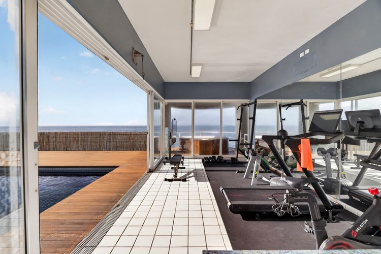 Luxury Coastal Haven with Pool in South Coogee