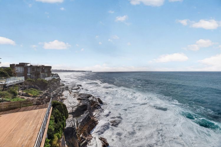 Luxury Coastal Haven with Pool in South Coogee