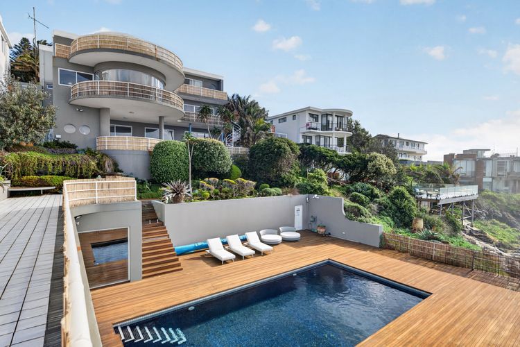 Luxury Coastal Haven with Pool in South Coogee