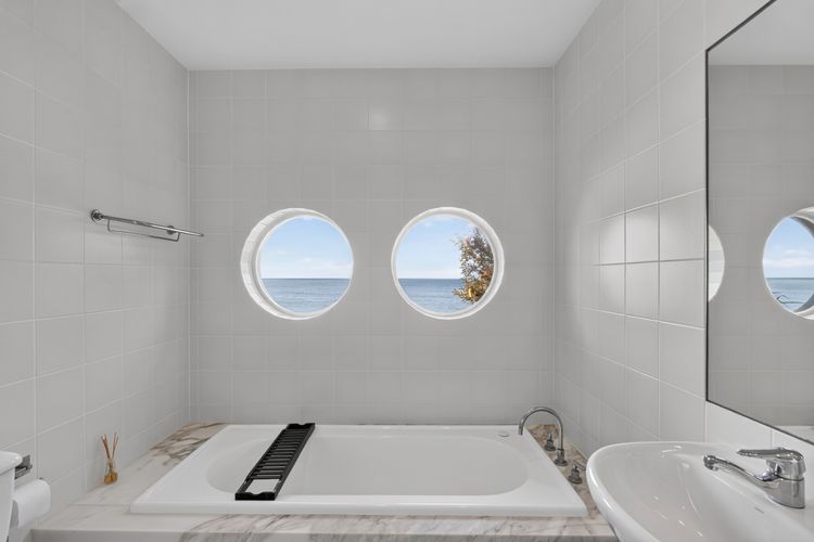 Luxury Coastal Haven with Pool in South Coogee