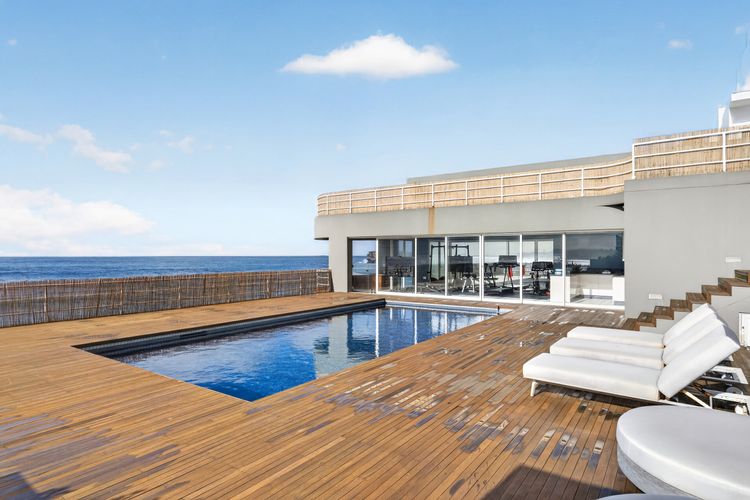 Luxury Coastal Haven with Pool in South Coogee