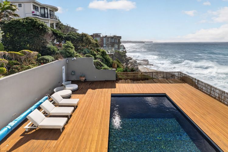Luxury Coastal Haven with Pool in South Coogee