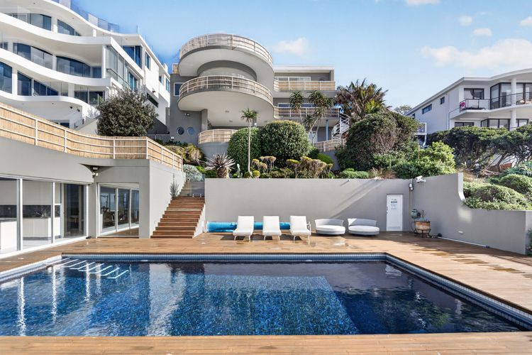 Luxury Coastal Haven with Pool in South Coogee