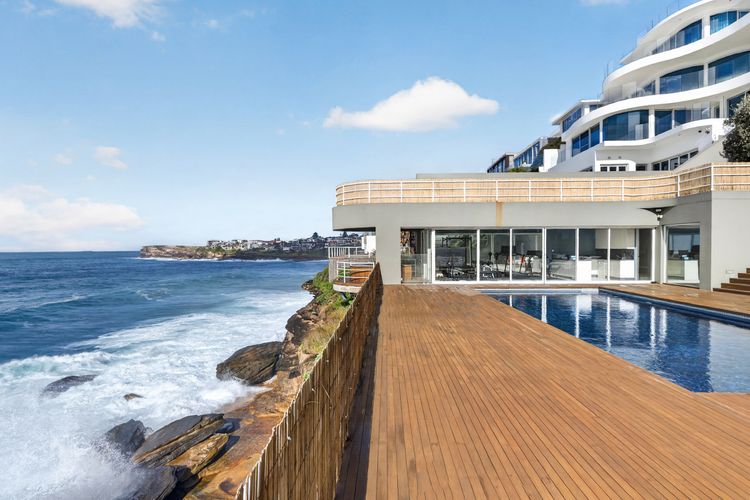 Luxury Coastal Haven with Pool in South Coogee