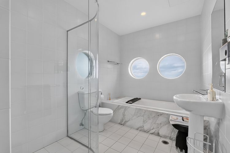 Luxury Coastal Haven with Pool in South Coogee