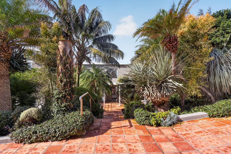 Luxury Coastal Haven with Pool in South Coogee