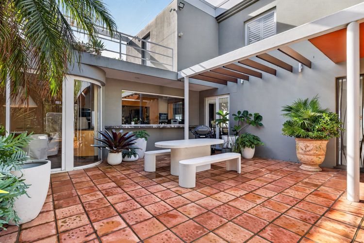 Luxury Coastal Haven with Pool in South Coogee