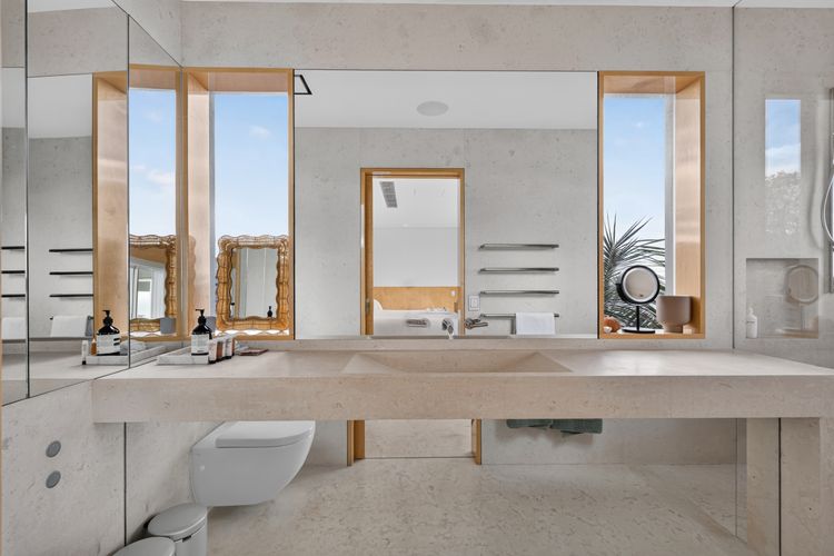 Luxury Coastal Haven with Pool in South Coogee