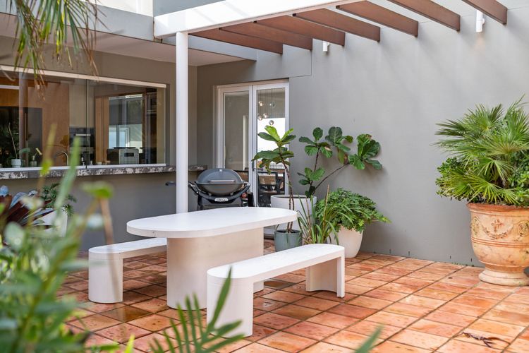Luxury Coastal Haven with Pool in South Coogee