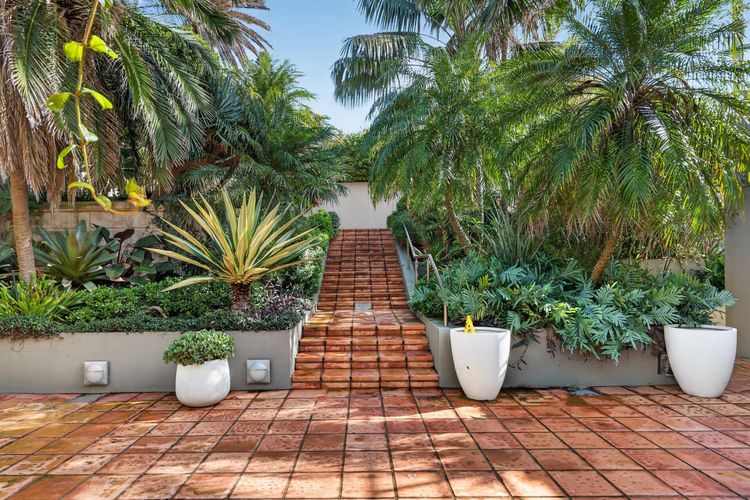 Luxury Coastal Haven with Pool in South Coogee