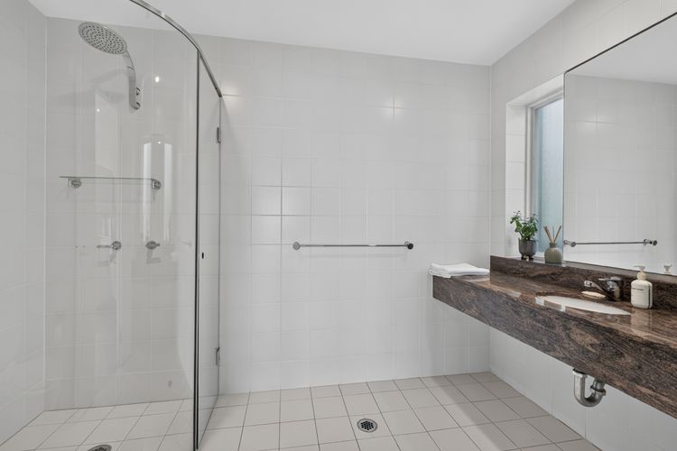Luxury Coastal Haven with Pool in South Coogee