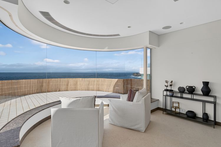 Luxury Coastal Haven with Pool in South Coogee