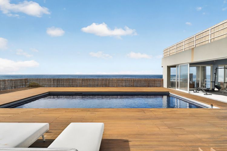 Luxury Coastal Haven with Pool in South Coogee