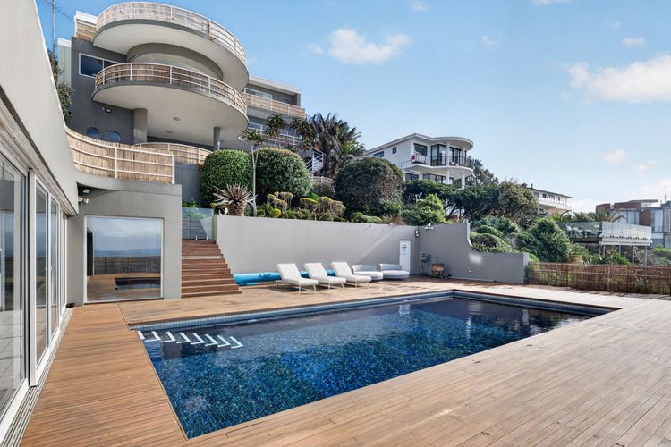 Luxury Coastal Haven with Pool in South Coogee