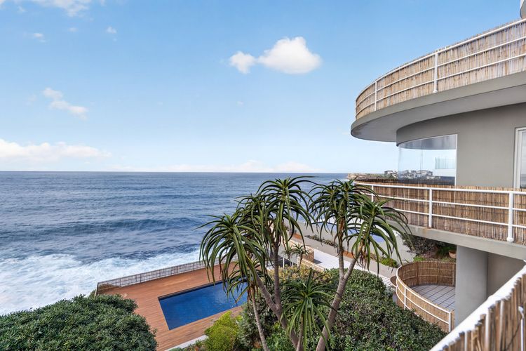Luxury Coastal Haven with Pool in South Coogee
