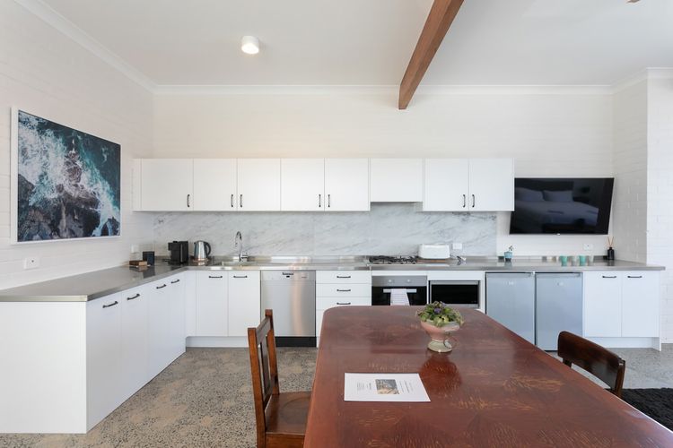 Upscale Cliffside Studio w Ocean Views Nth Bondi