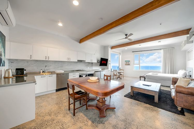 Upscale Cliffside Studio w Ocean Views Nth Bondi