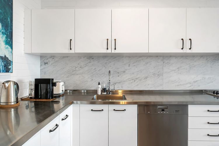 Upscale Cliffside Studio w Ocean Views Nth Bondi