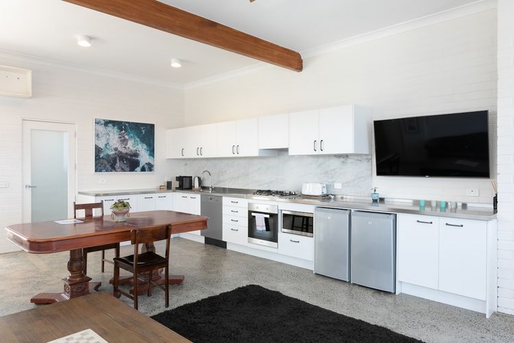 Upscale Cliffside Studio w Ocean Views Nth Bondi