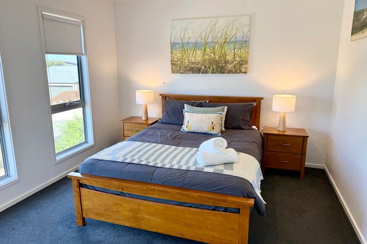 Spacious Coastal Retreat 400m to the Beach