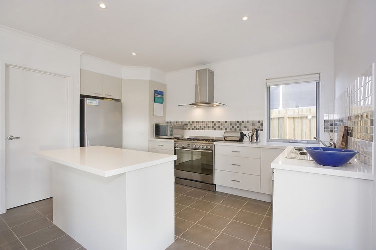 Spacious Coastal Retreat 400m to the Beach