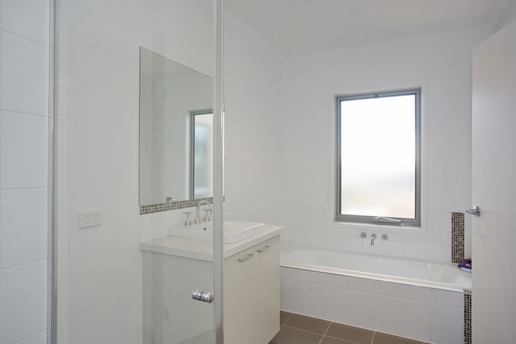 Spacious Coastal Retreat 400m to the Beach