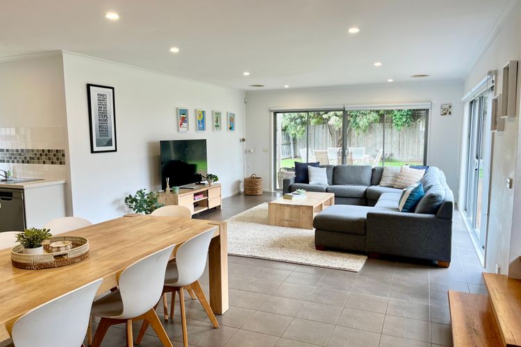 Spacious Coastal Retreat 400m to the Beach