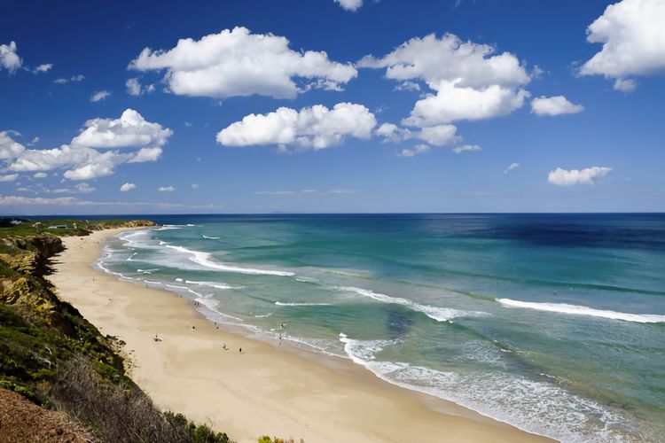 Spacious Coastal Retreat 400m to the Beach
