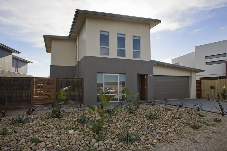 Spacious Coastal Retreat 400m to the Beach