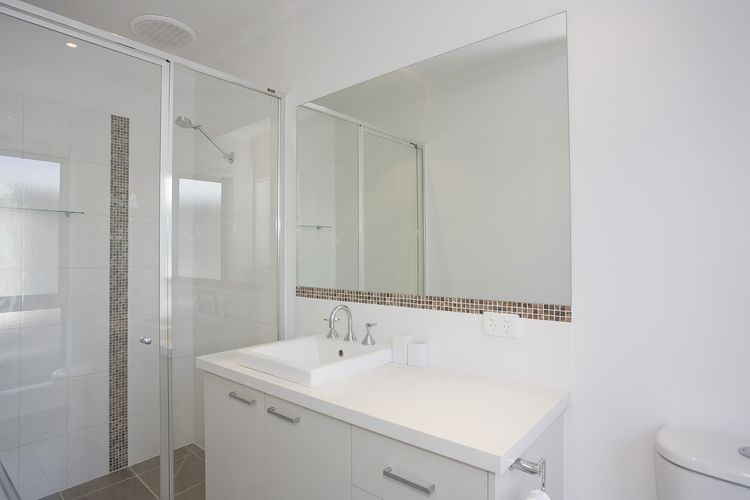 Spacious Coastal Retreat 400m to the Beach