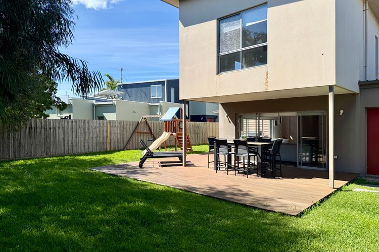 Spacious Coastal Retreat 400m to the Beach